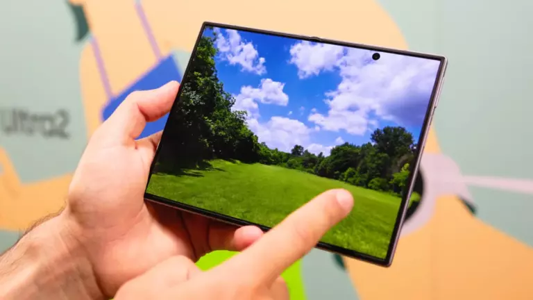 Обновление дисплея Galaxy Z Fold 8